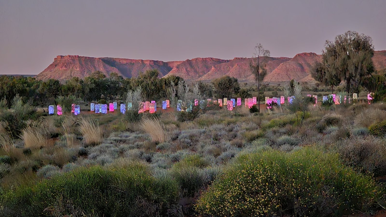 Red Centre 2025 (10) Kings Canyon Light Towers 1