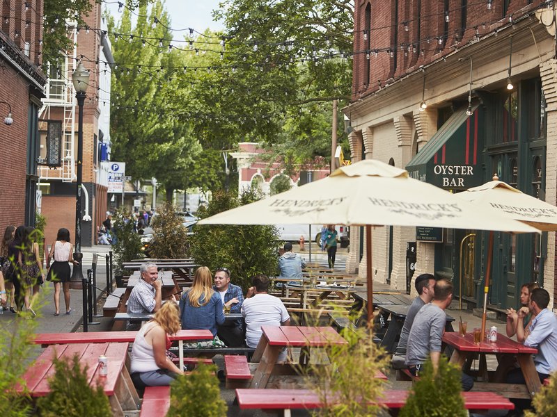 mktg-fr-20240329-dan-and-louis-oyster-bar-01